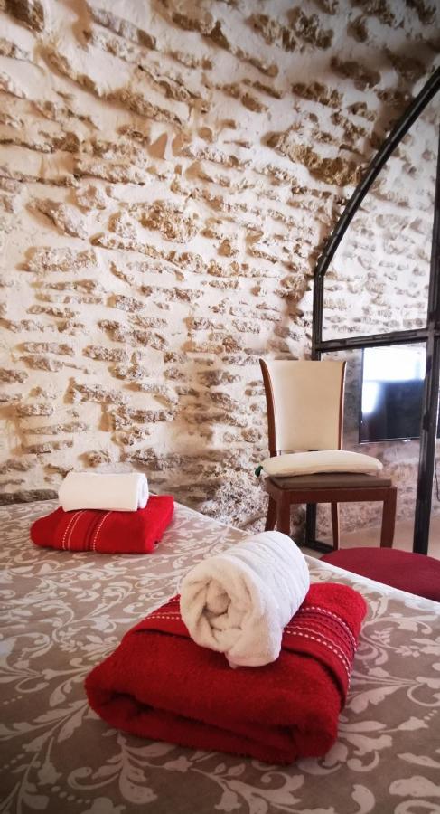 Chambre D Hote De Charme Avec Plein D Authenticite Du 13 Eme Siecle Châteauneuf-du-Pape Kültér fotó